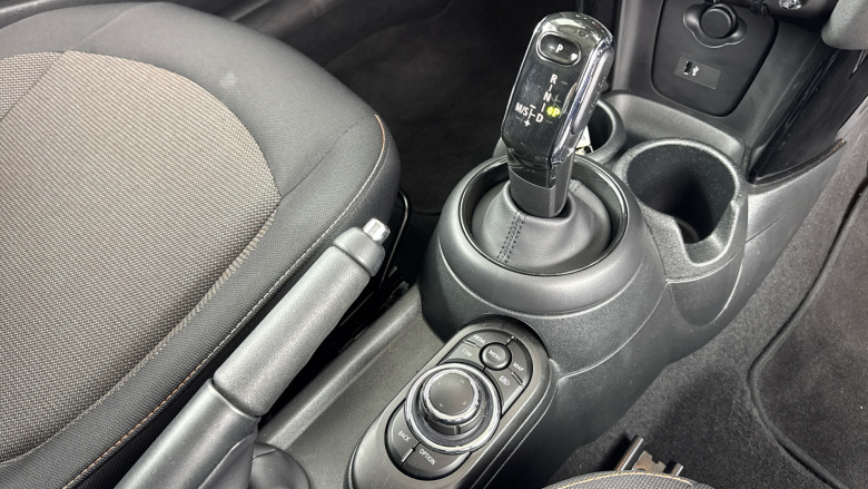 MINI Hatchback 1.5 Cooper Classic 3dr Auto [Comfort/Nav Pack] Petrol Hatchback